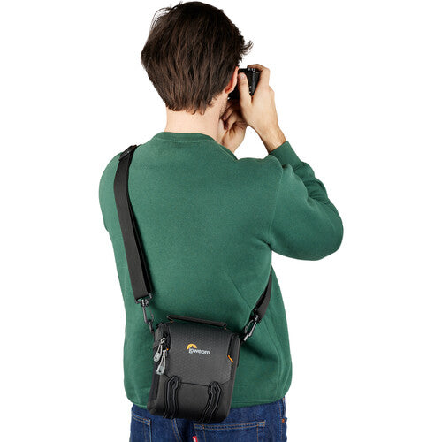 Lowepro Adventura SH 120 III Shoulder Bag (Black) - Image 7